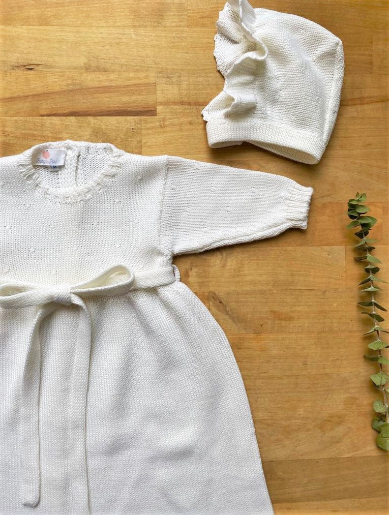 Cueiro com touca com bolas bordadas