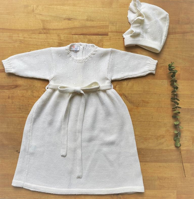 Cueiro com touca com bolas bordadas